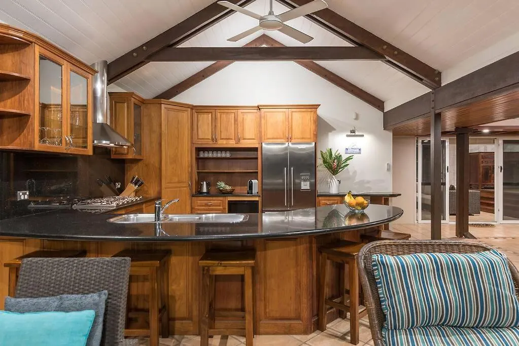 10 Wharf Street - A Tropical Family Home Port Douglas 0*,